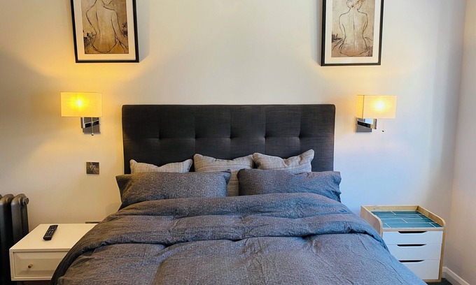 Norwich Apartment | Luxury Apartment-Golden Triangle, Parking & Garden
