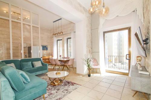 Mahane Israel Apartment | Luxury Apartment