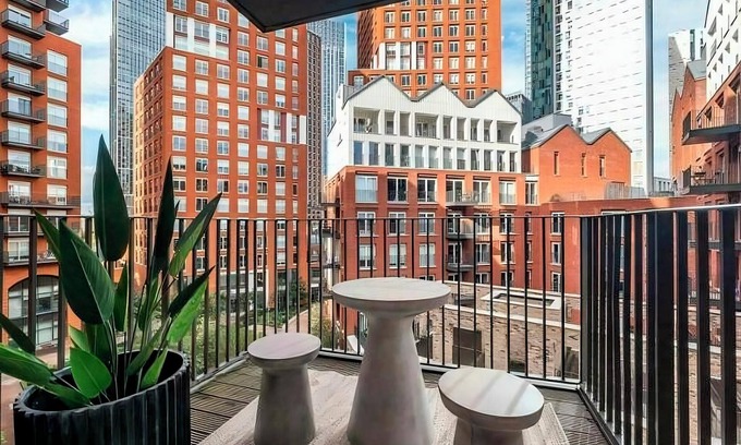 Vauxhall Apartment | Luxury apartment in central London with private balcony