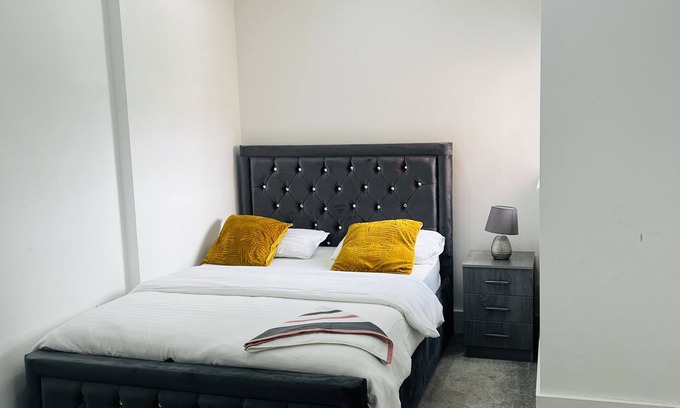 Offerton Park Apartment | Luxury Apartment in Manchester/Stockport with free parking