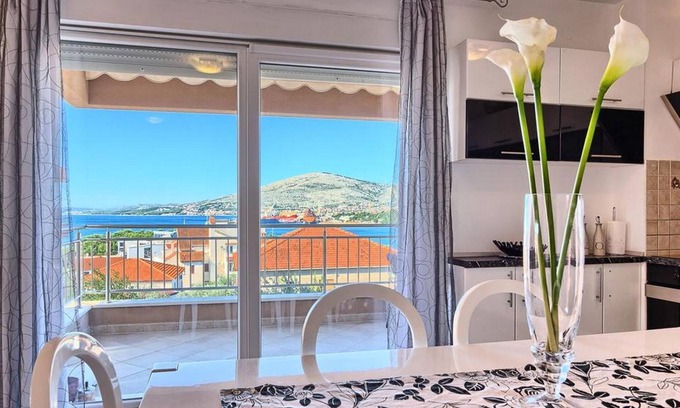 Okrug Apartment | Luxury Apartment Okrug Gornji With Sea View and Pool