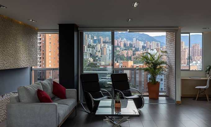 Lalinde House | Luxury Apartment w/PANORAMIC Views 🌃 Lleras Park