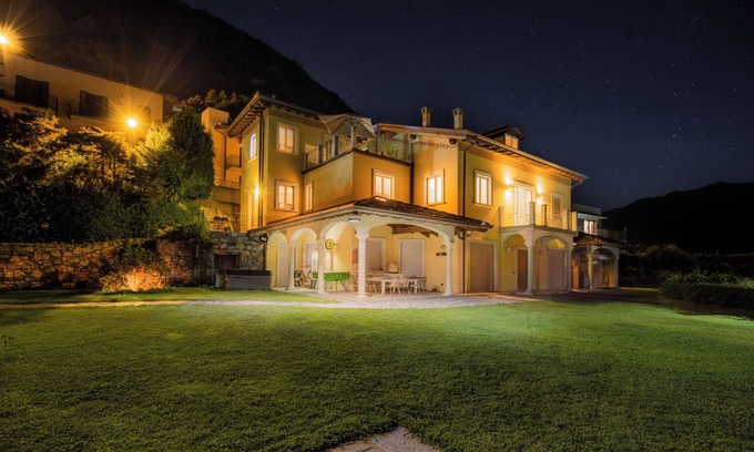 Laglio Apartment | Luxury Apartment with shared pool