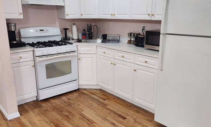East New York House | Luxury Apartment With Free Wine