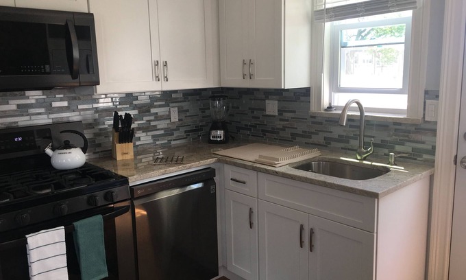 Asbury Park Apartment | Luxury Apt! 2 & 1/2 Blocks to Ocean. Loc on 2nd Flr 3bd/2bth balcony!