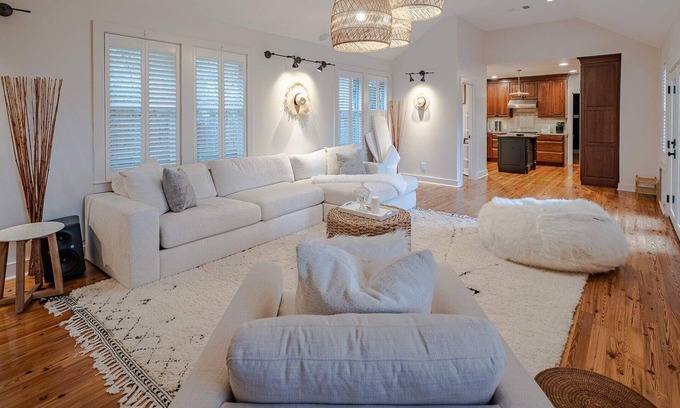 Westfield Apartment | Luxury Apt by Zilker - Pro Kitchen, W/D, Parking