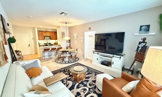 Airport Area Condo | Luxury Artist 2-Bed Condo with Pool View, Private Baths & Modern Amenities