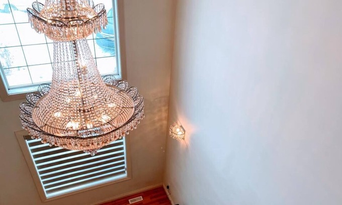 Calgary House | Luxury at Tara Vista NE Near Calgary Airport