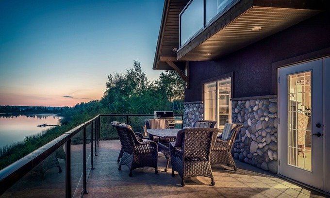 Fowler Lake Ski Chalet | Luxury at the Lake
