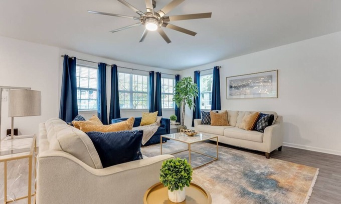 Sylvan Hills House | ❤️Luxury Atlanta Home - Free Parking/Self Check-in/12+ Guest/4 Bedrooms ❤️
