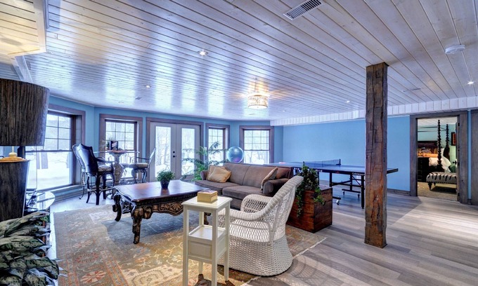Eagle Lake House | Luxury B&B close to Alqonquin park and Sir Sams ski hill