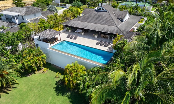 Westmoreland Villa | Luxury Balinese Style Villa Sleeps 8 in 4 double beds e/s. 15m pool Maid service