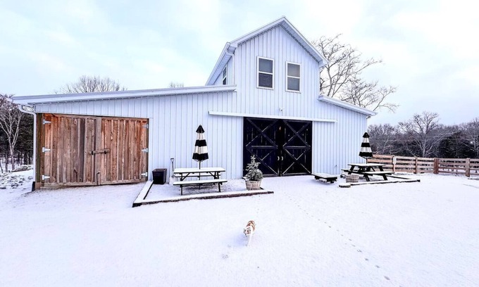 Kedron House | Luxury Barn Apartment: A Unique Equestrian Escape!