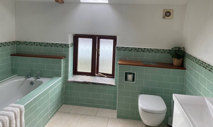 Ewenny House | Luxury Barn near Heritage Coast ,Ewenny with hot tub and outdoor pizza oven.