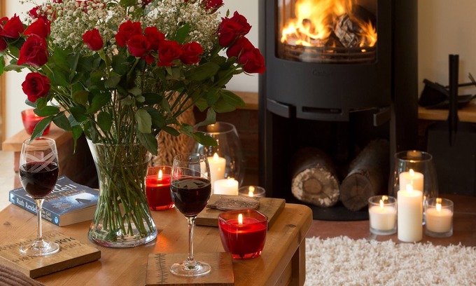 Stoke Ash House | Luxury barn with private hot tub, sauna, pizza oven, dog friendly.