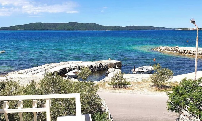 Brodarica Villa | Luxury Beach Apartment w Sea Sunset View, Sibenik