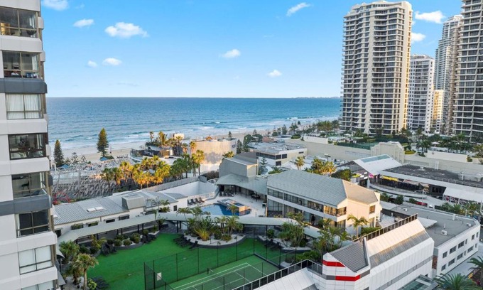 Surfers Paradise House | Luxury Beach Villa