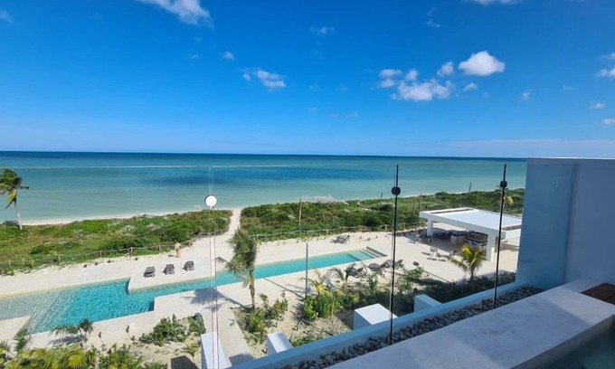 Telchac Puerto Condo | Luxury beachfront apartment with jacuzzi