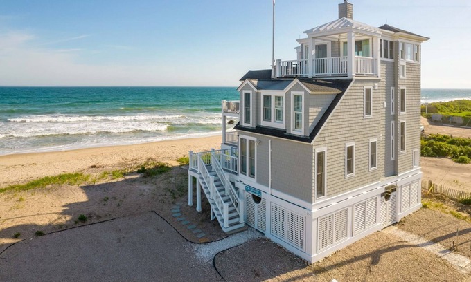 Green Hill House | Luxury Beachfront Home in Green Hill, sleeps 10