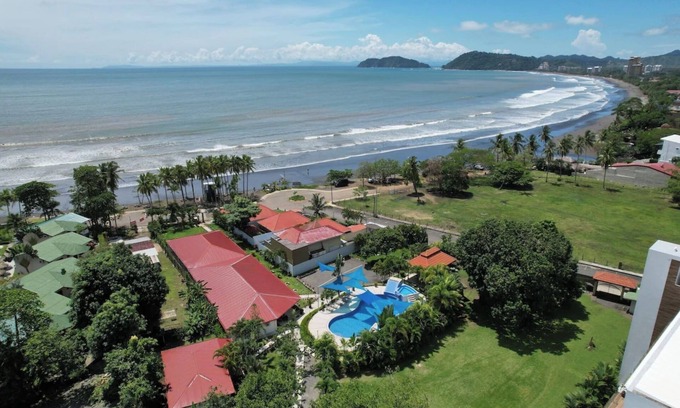 Jaco Resort | Luxury Beachfront Retreat – 13BR Private Resort with Pool in Jacó
