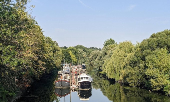 Draveil Boat Rental | Luxury boat at the gates of ParisFoot ashore for the Olympic Games