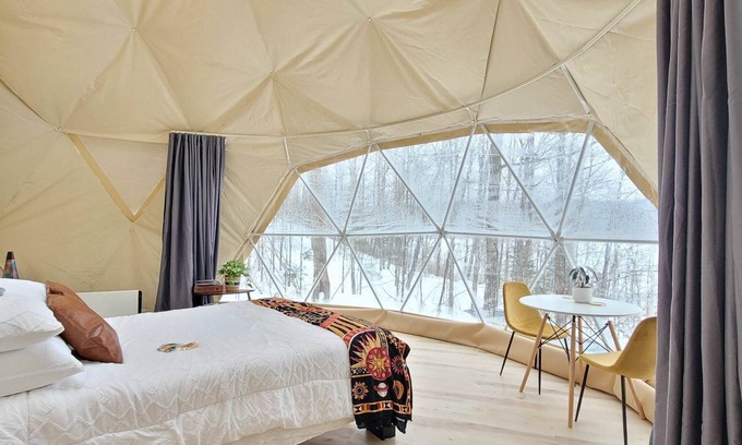Mansfield-et-Pontefract Cabin | Luxury lakeside glamping- Vinyl Dome