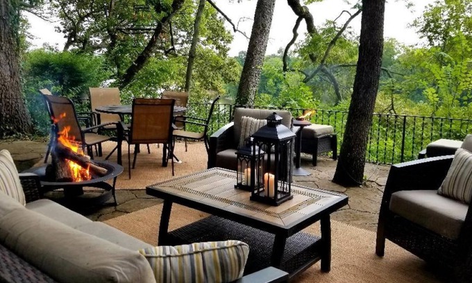Madison Cabin | Luxury Cabin : HOT TUB, RIVER VIEW, FIRE PIT, 10 min to Nashville! nPet friendly