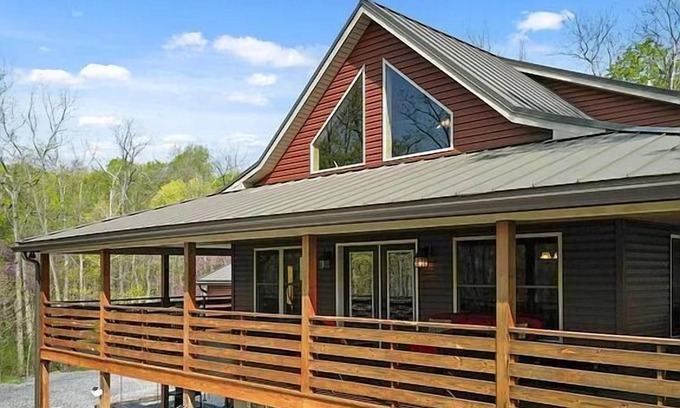 Huntingdon Cabin | Luxury Cabin mins to Raystown Lake; Firepit, Basketball Court, Arcade