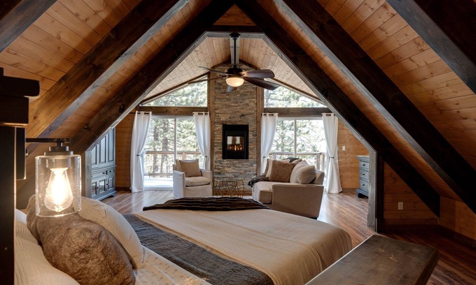 Tahoe Village Cabin | Luxury Cabin - Walk to Stagecoach Lift - Hot Tub - Mountain Views - Dogs Allowed