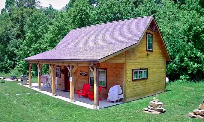 Ohiopyle Cabin | Luxury Cabin with Hot Tub Spa adjacent to 16,000 Acres of Gamelands