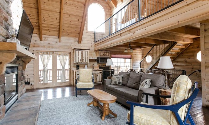 Millersburg Cabin | Luxury Cabin with Kitchen, Fireplace, Living Room. Sleeps up to 8