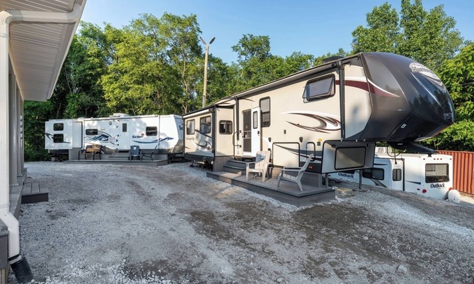 Miller Beach Apartment | Luxury Camper in Dunes | Grill + Fire Pit