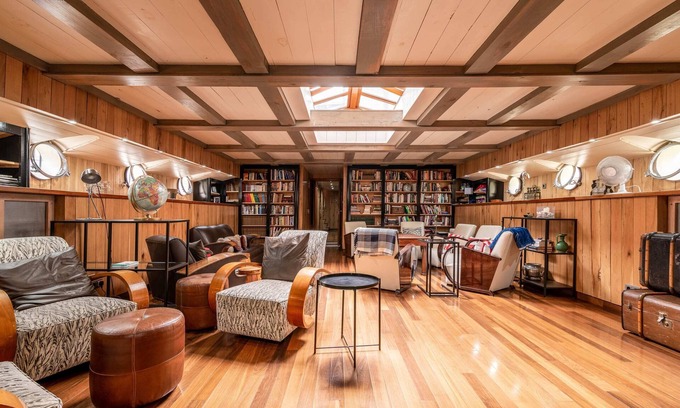 Canary Wharf Boat Rental | Luxury Canary Wharf House Boat