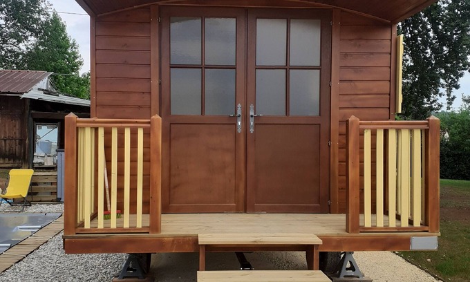 Journiac Cabin | Luxury caravan for six people - private swimming pool!