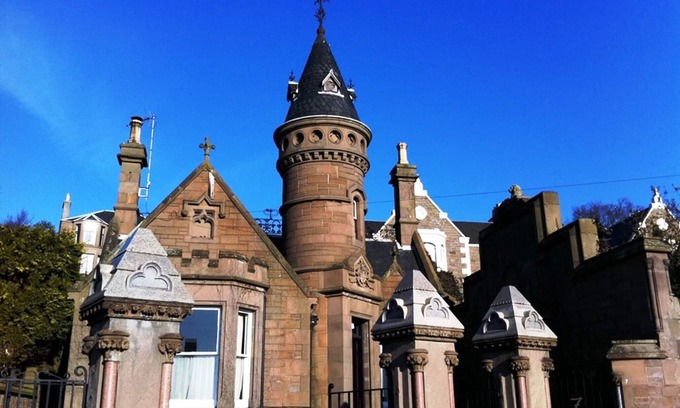 Broughty Ferry House | Luxury Carbet Lodge in the Heart of Broughty Ferry with Garden