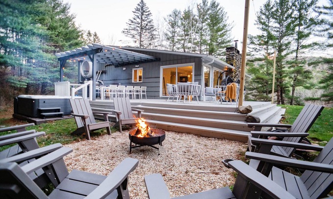 Prattsville Villa | *Luxury Catskill MNTN 5BR 3Bath Villa Hot Tub/Fire Pit,Ski