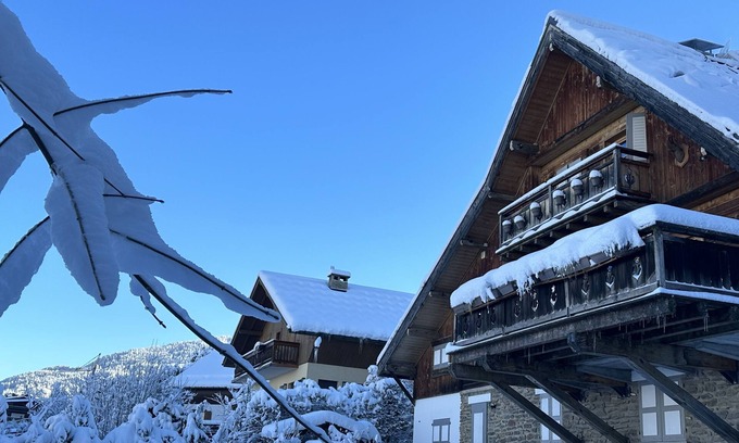 Megeve Ski Chalet | Luxury Chalet 2 minutes from the ski lifts - ski back to the feet!