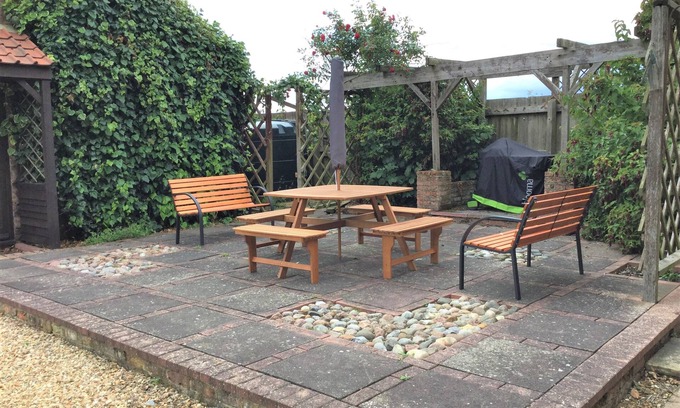 King's Lynn House | Luxury Character Barn With Private Indoor Heated Pool and Sky TV - Sleeps Max 16