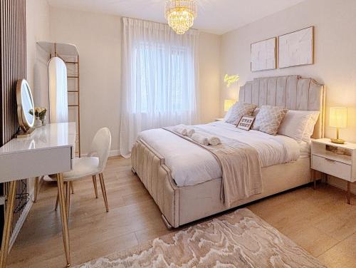 Leeds Apartment | Luxury City Apartment with Jacuzzi & Free Parking
