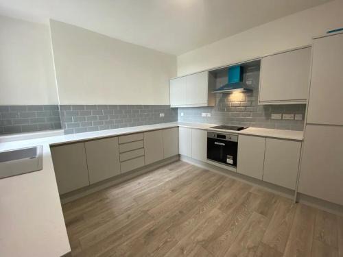 Uplands House | Luxury City Escape - Sea Views!