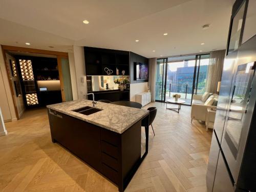 Brisbane Central Business District Apartment | Luxury City Oasis