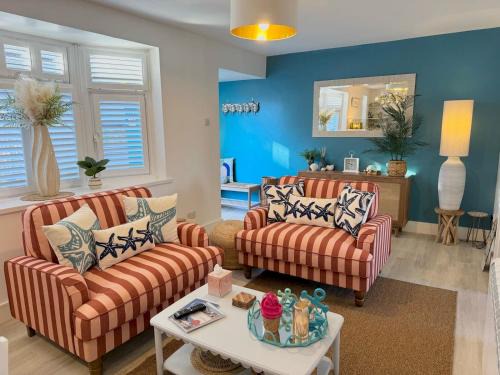 Mumbles House | Luxury Coastal Escape with Mumbles Lighthouse View Pass the Keys