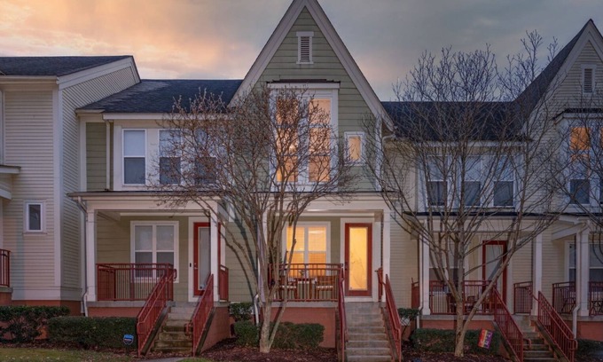 Third Ward House | Luxury Coastal Farmhouse; Walk to Uptown, Home Gym, Private Parking