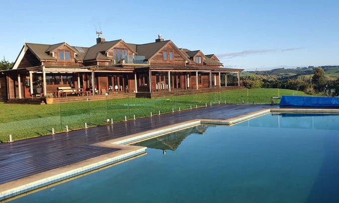 Kaeo Cabin | LUXURY COASTAL HOLIDAY HOME! Stunning Sea Views and Pool in the Bay of Islands