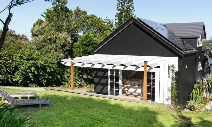 Lennox Head Apartment | Luxury Coastal Villa Retreat Near Boulders Beach – Ultimate Getaway Awaits!