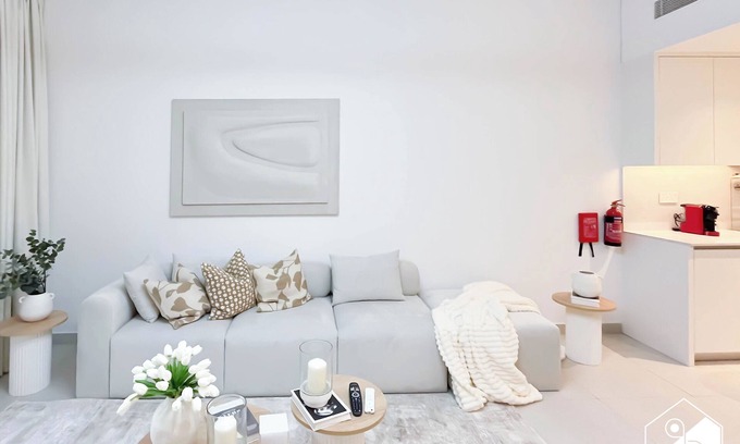 Jumeirah Apartment | Luxury & Comfort 1B at Al Jadeel 2 Jumeirah Living