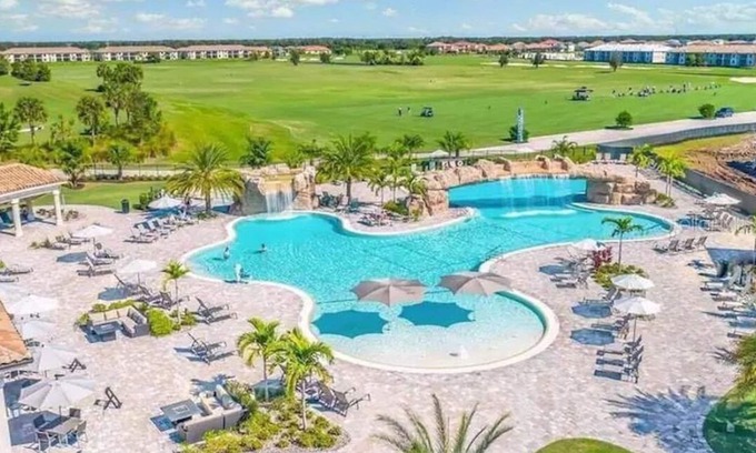 Lakewood Ranch Condo | Luxury Condo in Upscale Lakewood National Golf CommunitynExperience the Best