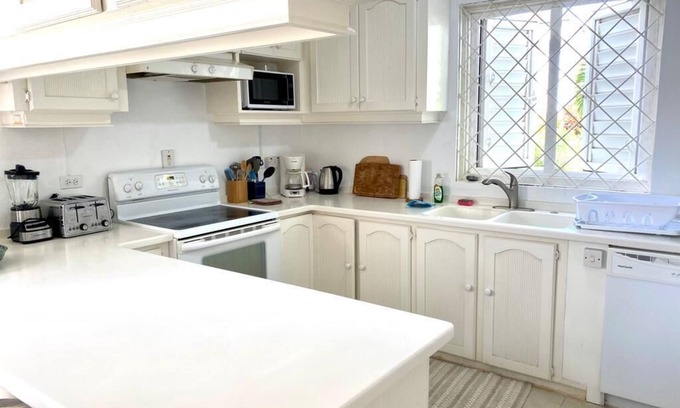 Rockley Condo | Luxury Condo, on 7th Green, Rockley Golf Course, 5 mins walk beaches + Amenities