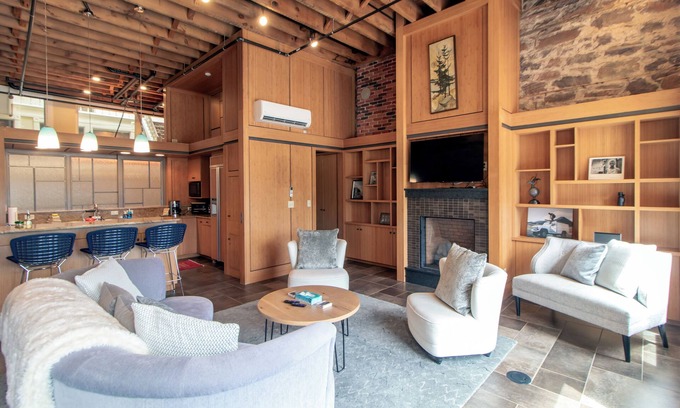 Canal Park Condo | Luxury Condo | Paddle North w/Private Sauna & Gym