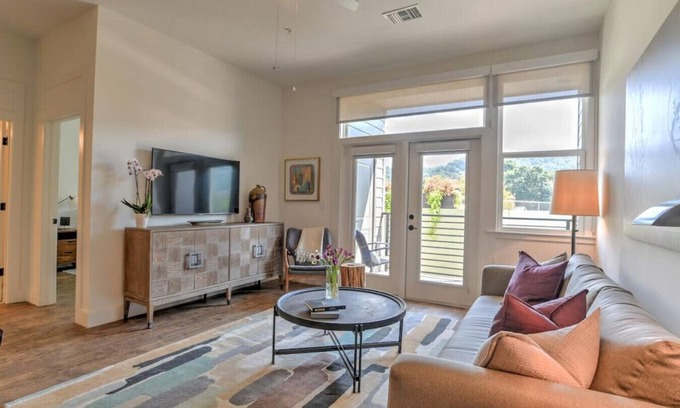 Kenilworth Condo | Luxury condo Unit #207